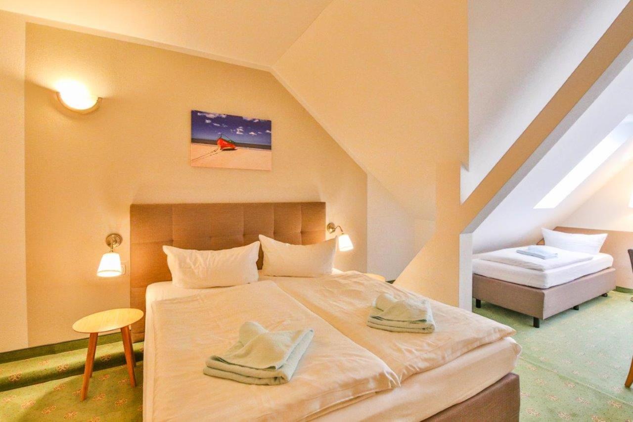 Hotel Und Restaurant "Zur Zwiebel" Пенемюнде Екстериор снимка