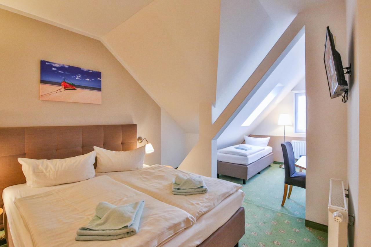 Hotel Und Restaurant "Zur Zwiebel" Пенемюнде Екстериор снимка