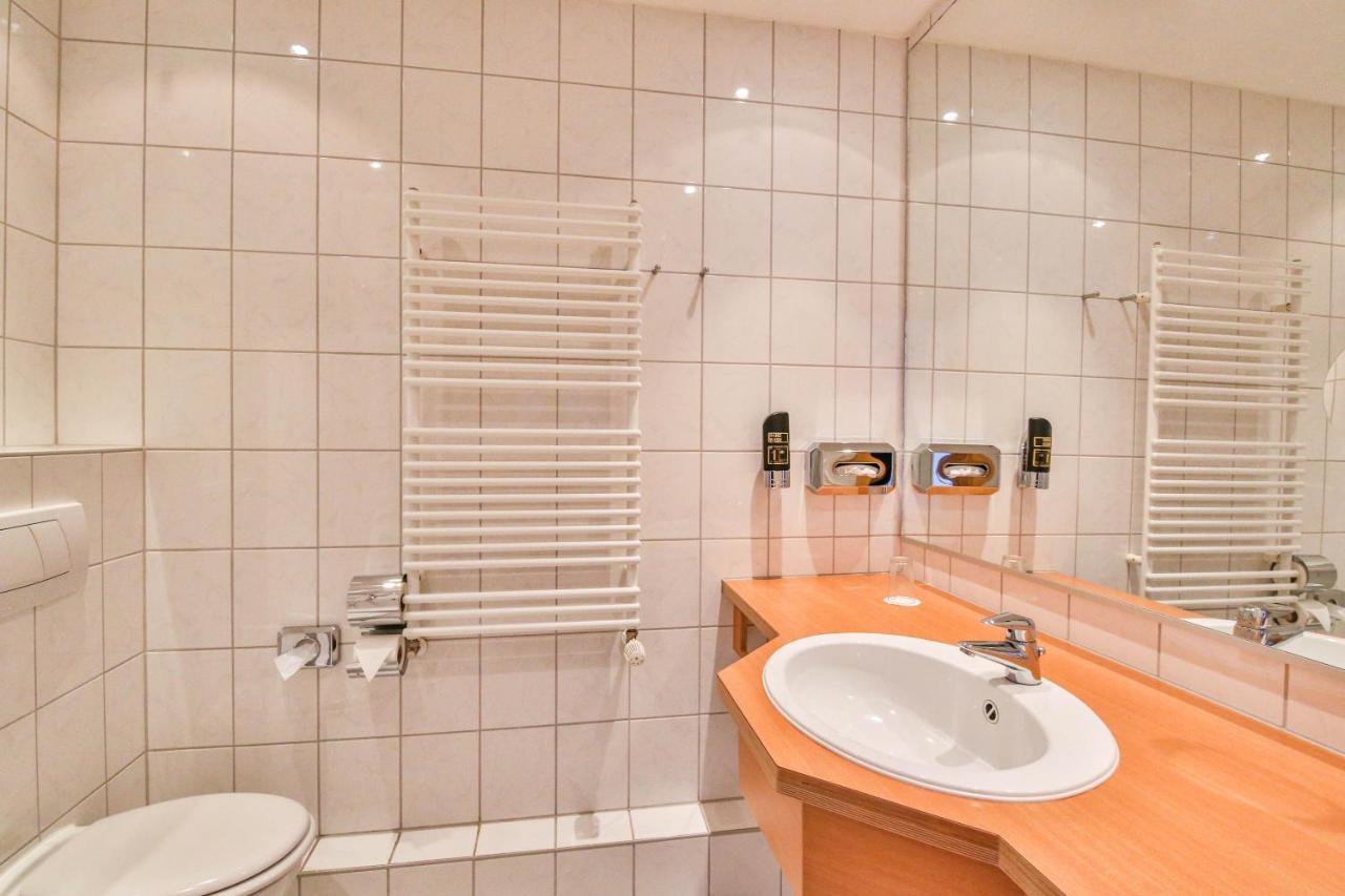 Hotel Und Restaurant "Zur Zwiebel" Пенемюнде Екстериор снимка