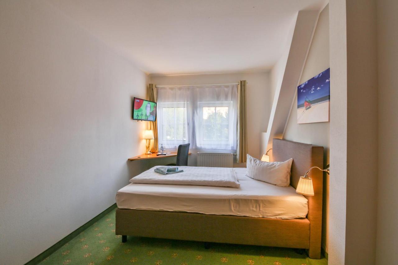 Hotel Und Restaurant "Zur Zwiebel" Пенемюнде Екстериор снимка