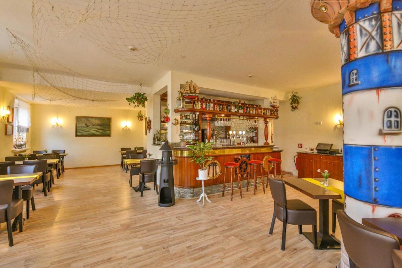 Hotel Und Restaurant "Zur Zwiebel" Пенемюнде Екстериор снимка