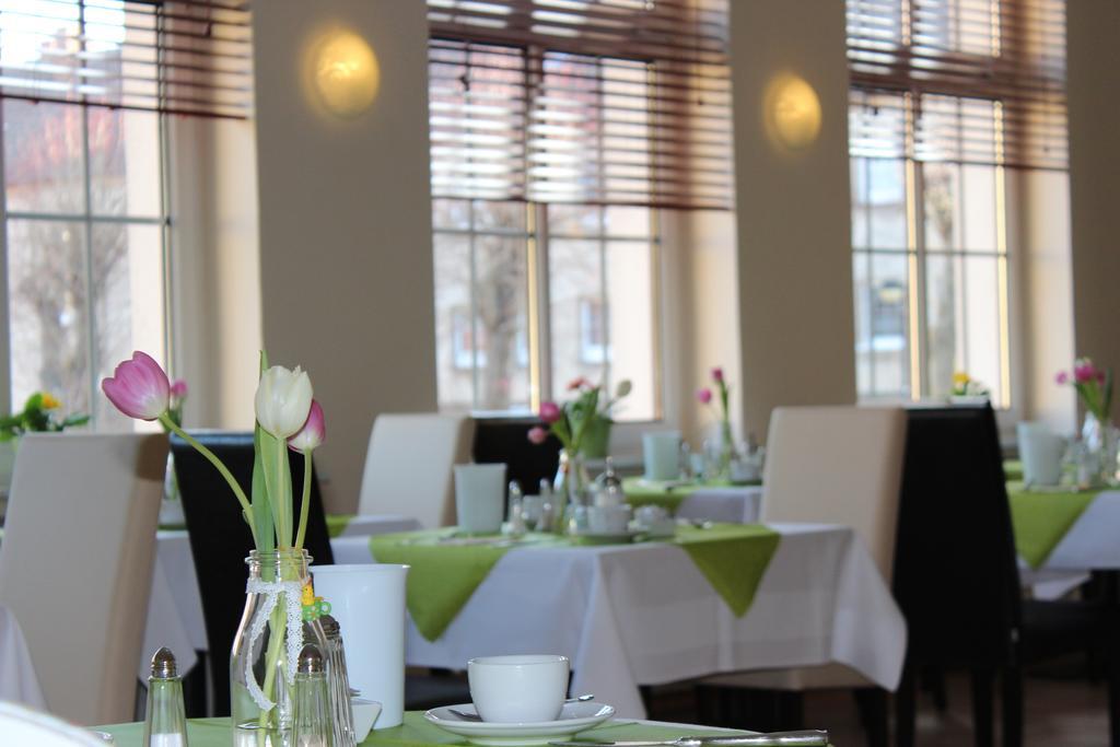 Hotel Und Restaurant "Zur Zwiebel" Пенемюнде Екстериор снимка