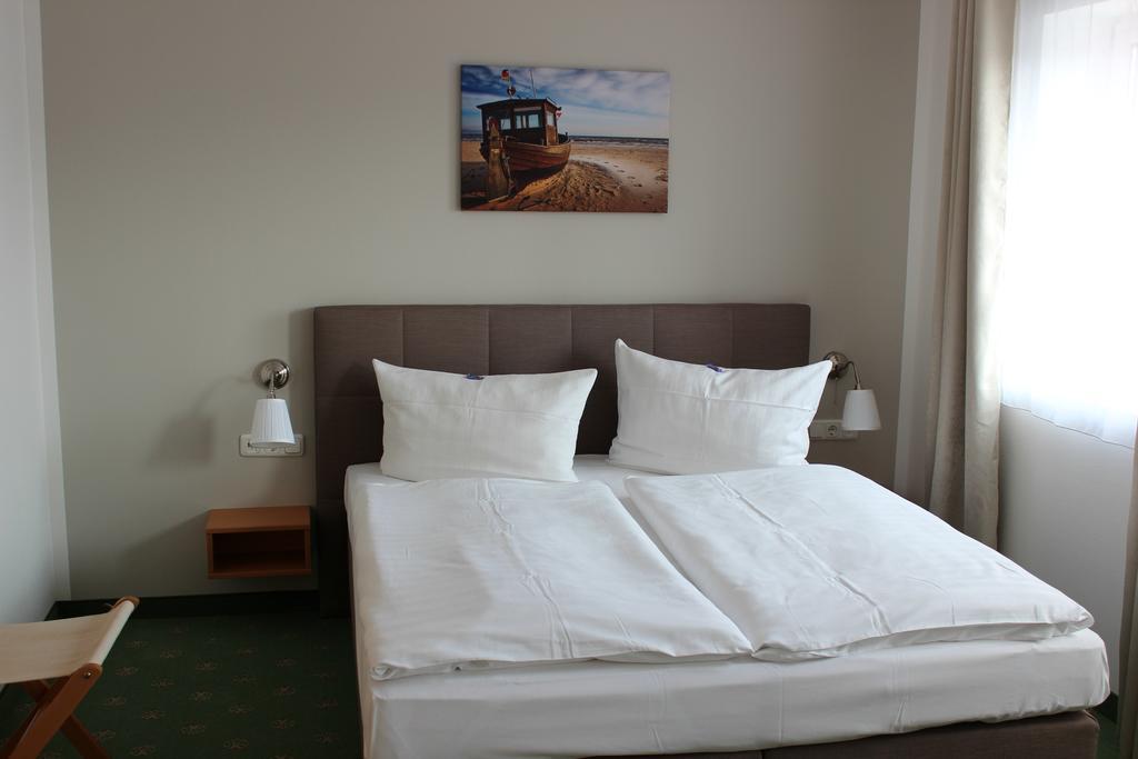 Hotel Und Restaurant "Zur Zwiebel" Пенемюнде Екстериор снимка