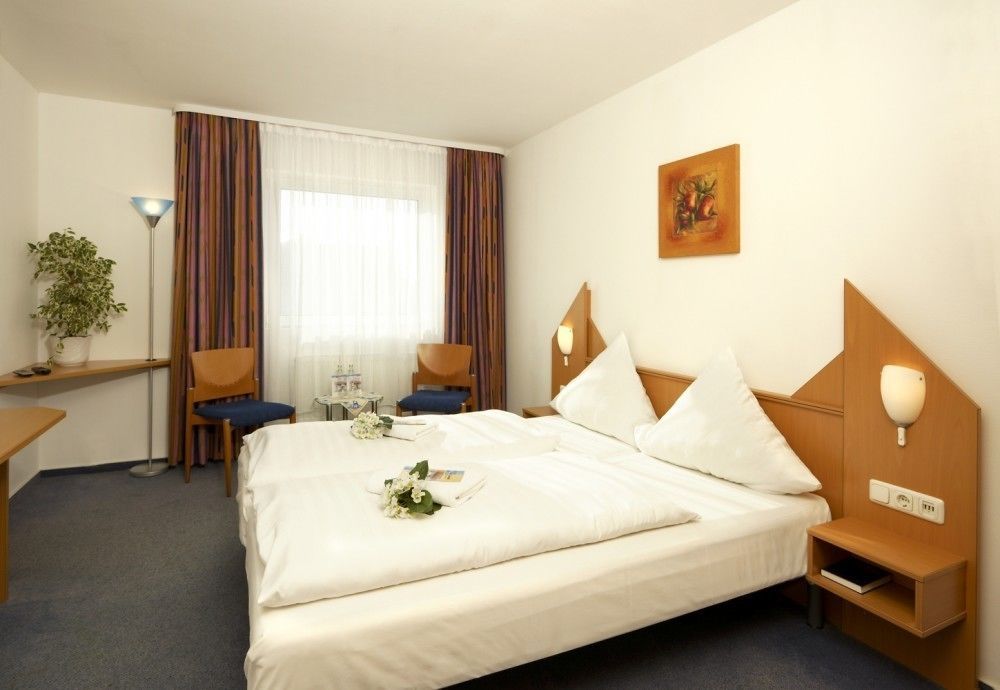 Hotel Und Restaurant "Zur Zwiebel" Пенемюнде Екстериор снимка
