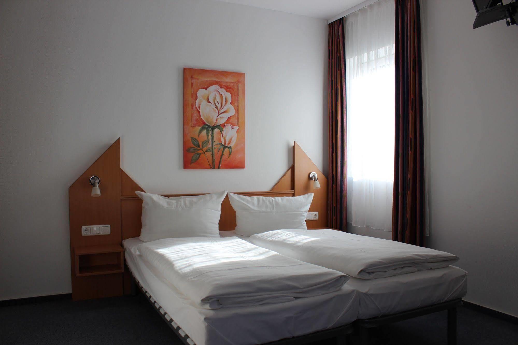Hotel Und Restaurant "Zur Zwiebel" Пенемюнде Екстериор снимка