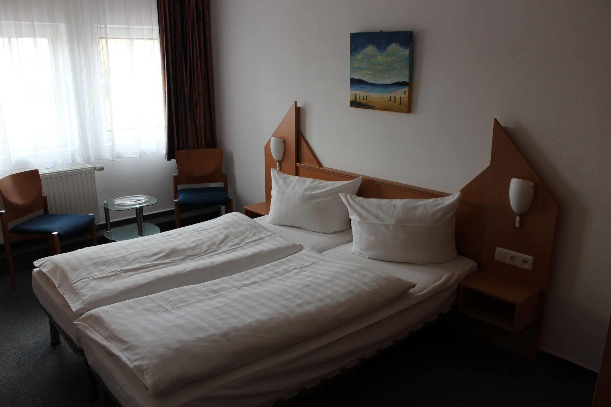 Hotel Und Restaurant "Zur Zwiebel" Пенемюнде Екстериор снимка