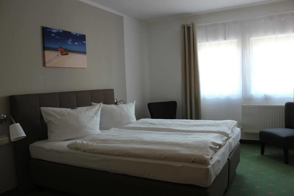 Hotel Und Restaurant "Zur Zwiebel" Пенемюнде Екстериор снимка